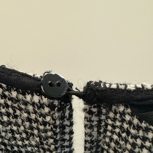 Zara Ruffled Bottom Dress - Picture 4 of 4